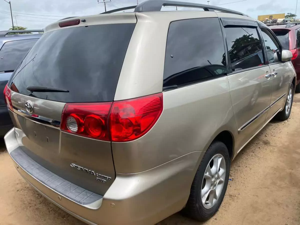 Toyota Sienna   - 2008