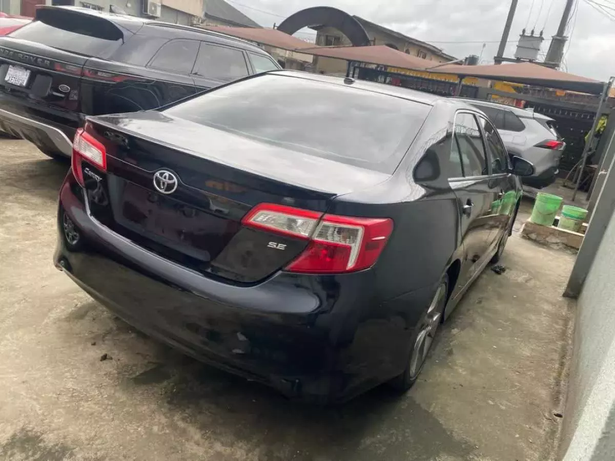 Toyota Camry   - 2012