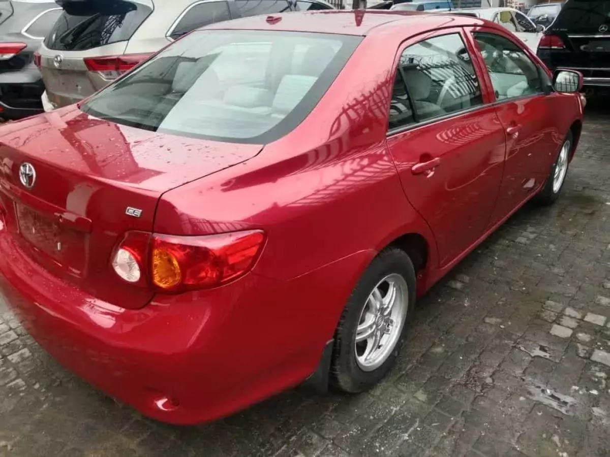 Toyota Corolla   - 2010