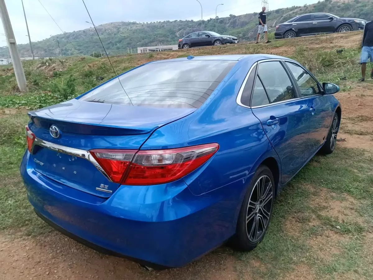 Toyota Camry   - 2016