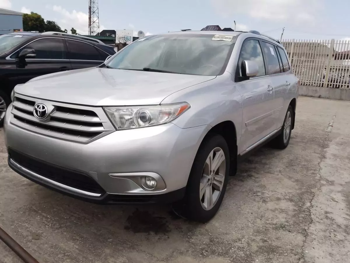 Toyota Highlander   - 2013