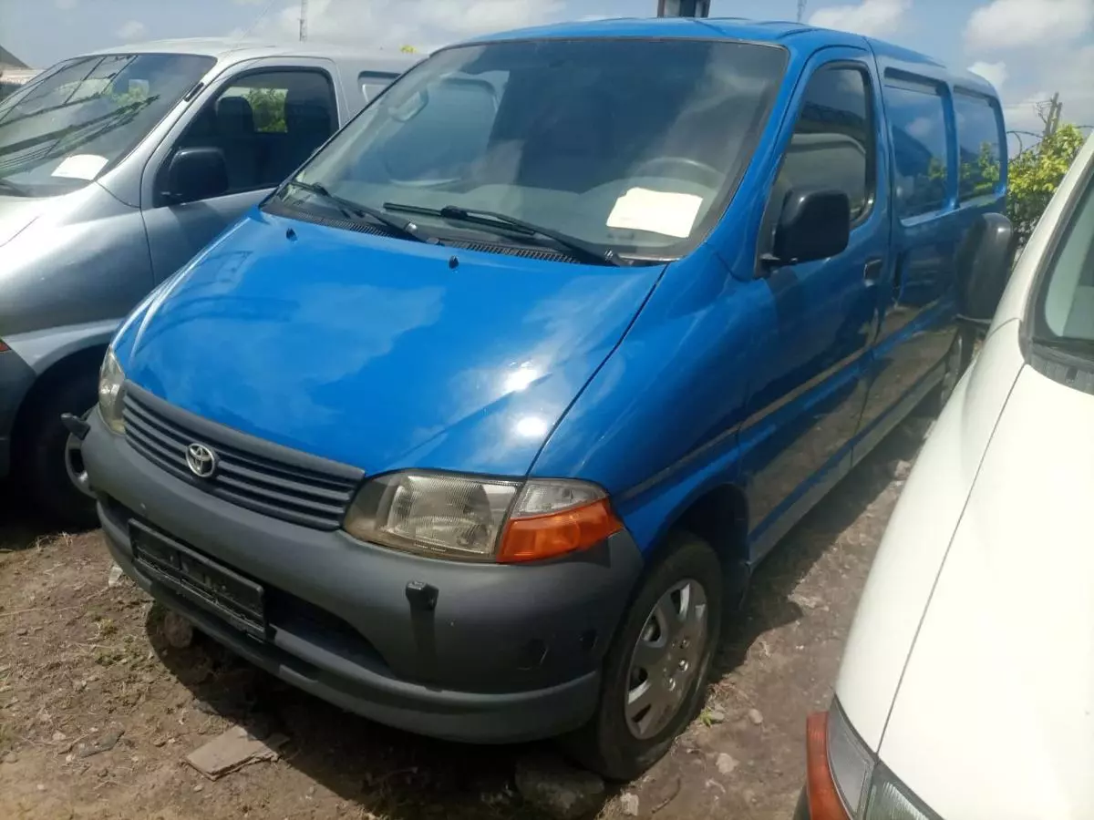 Toyota Hiace   - 2004