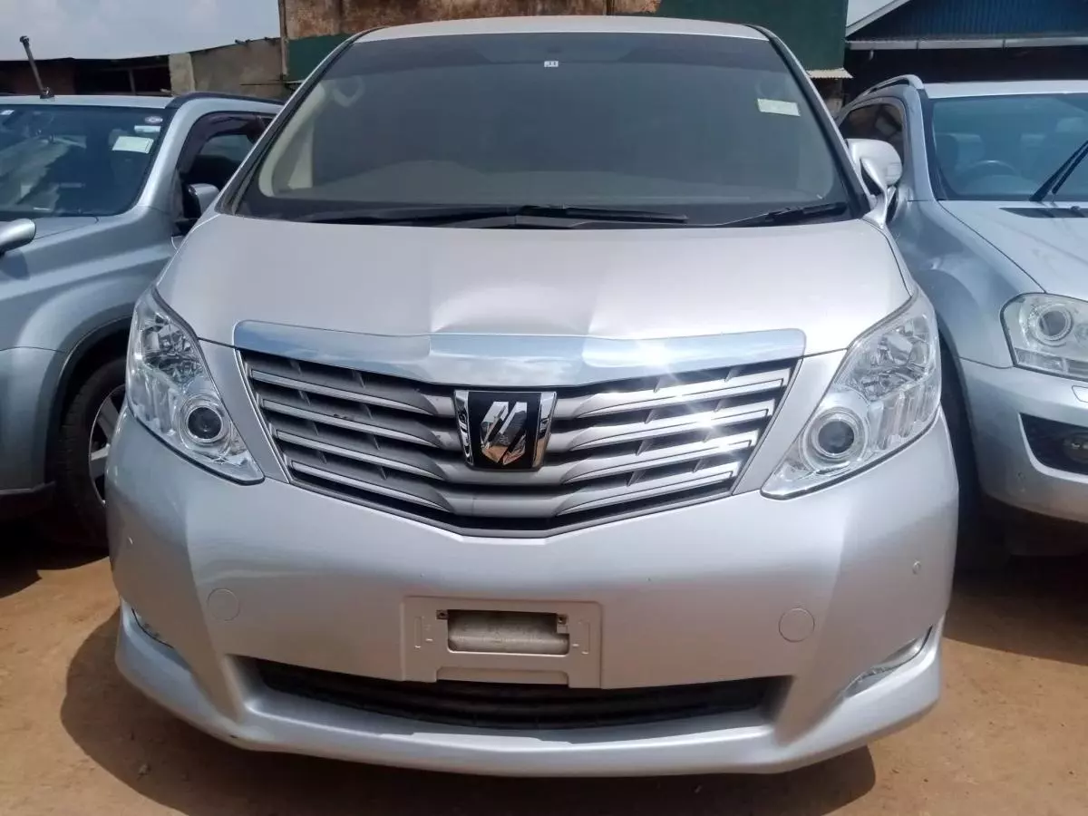 Toyota Alphard   - 2010