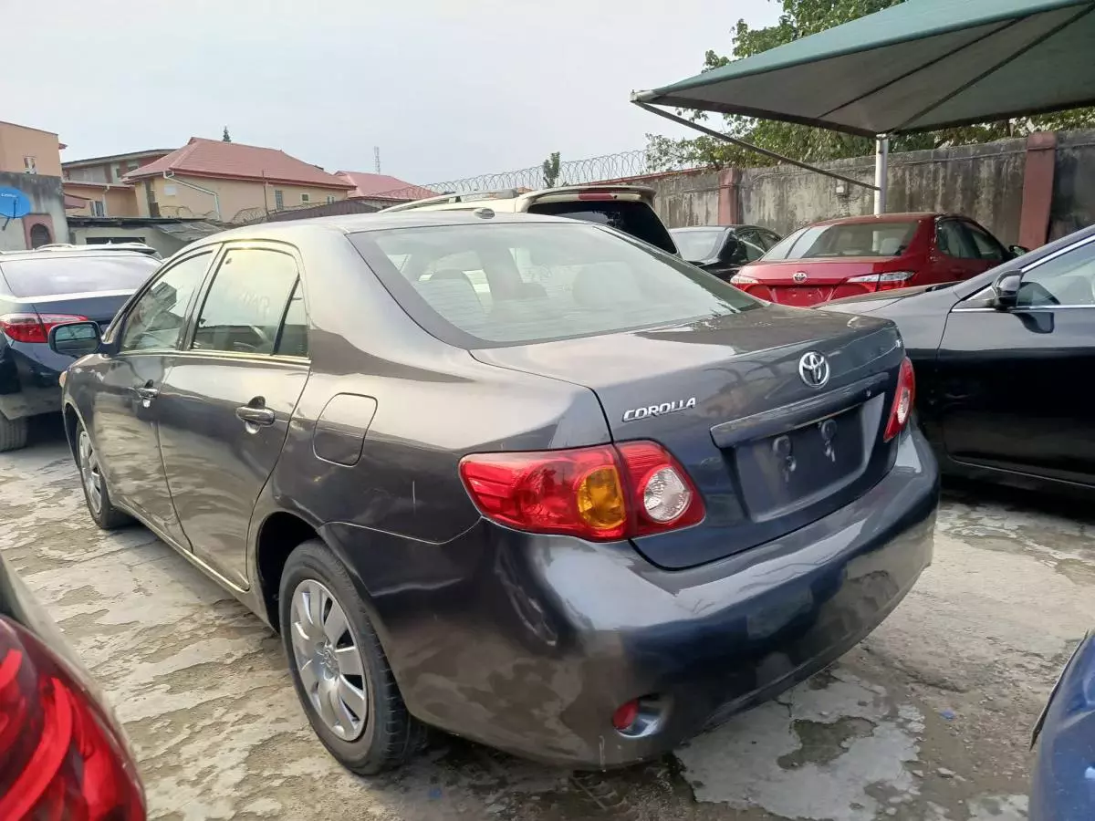 Toyota Corolla   - 2010