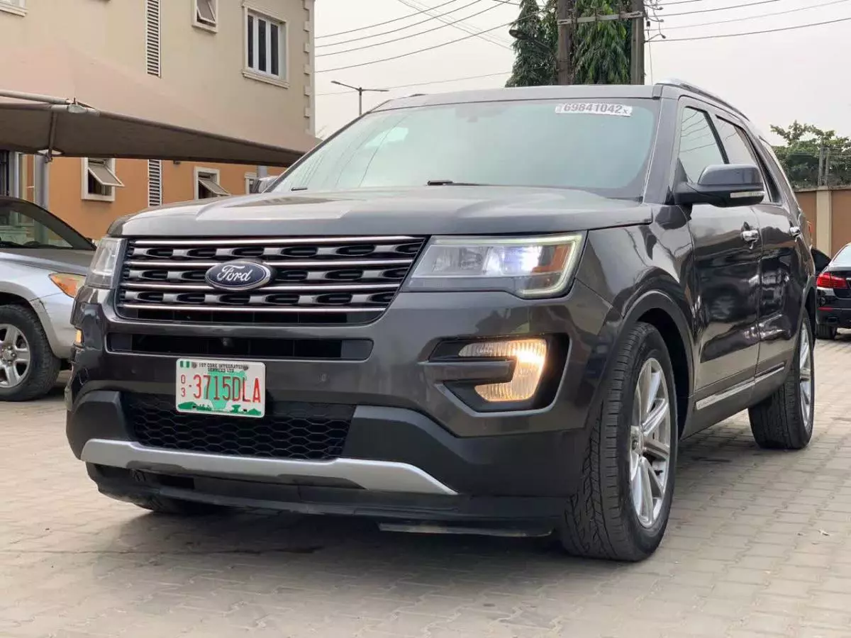 Ford Explorer   - 2017