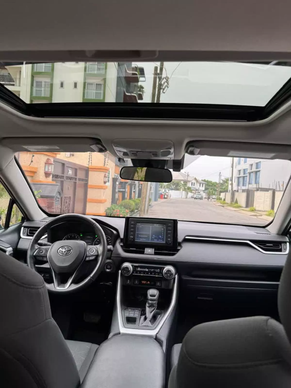 Toyota RAV 4   - 2019
