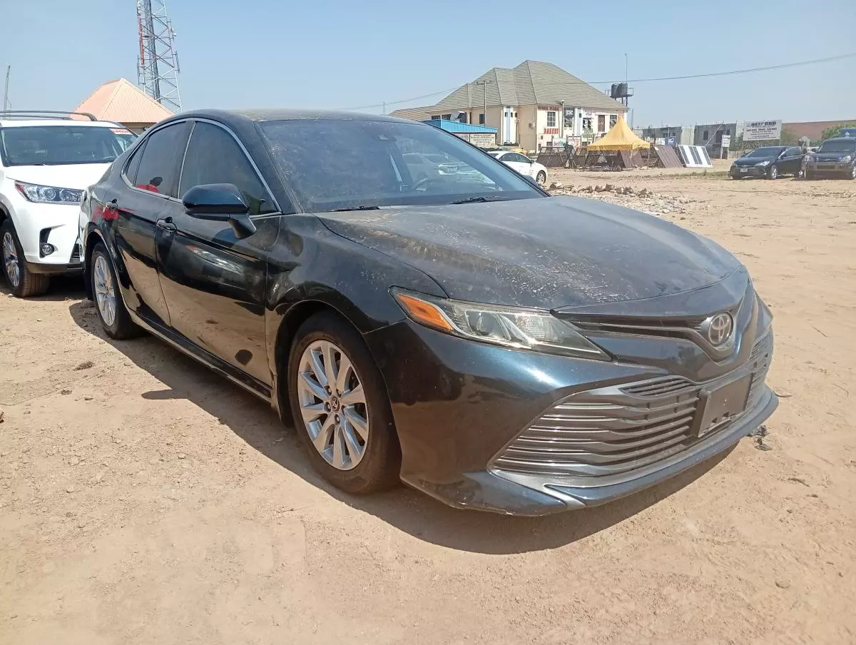 Toyota Camry   - 2018