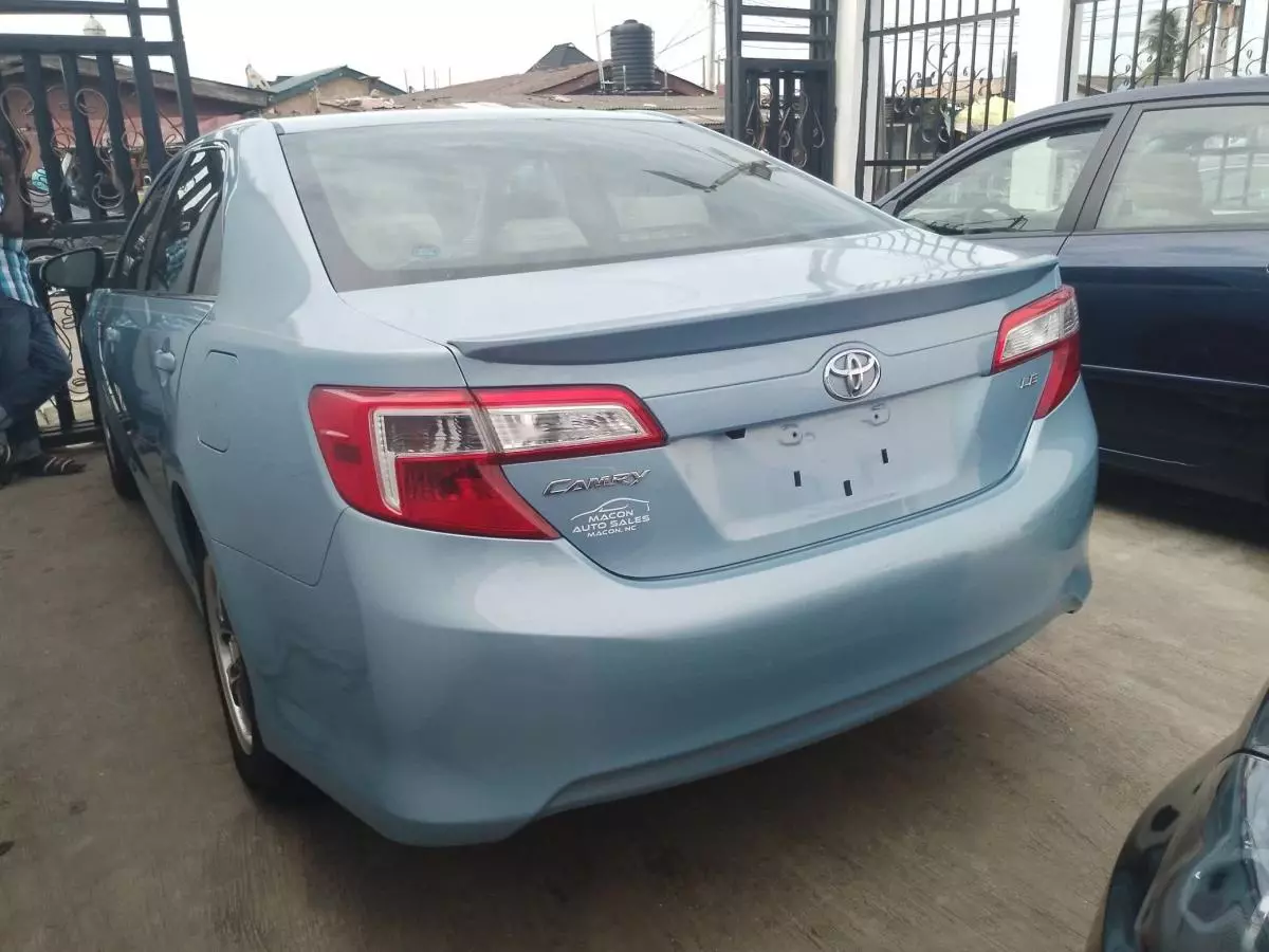 Toyota Camry   - 2012