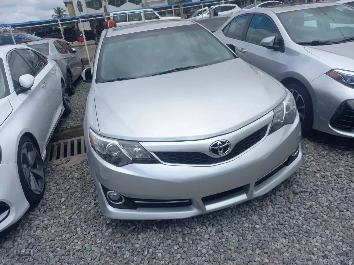 Toyota Camry   - 2014