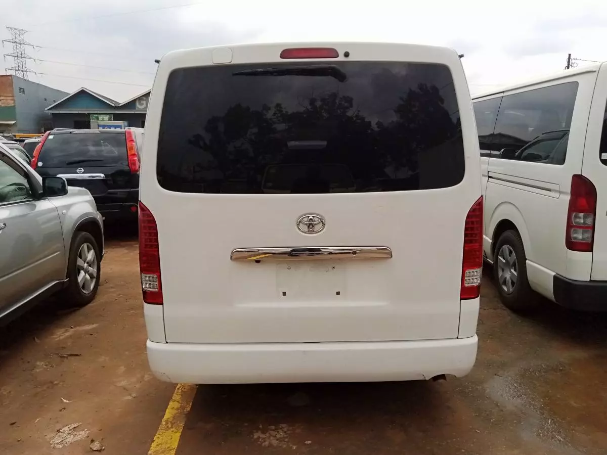 Toyota Hiace   - 2014