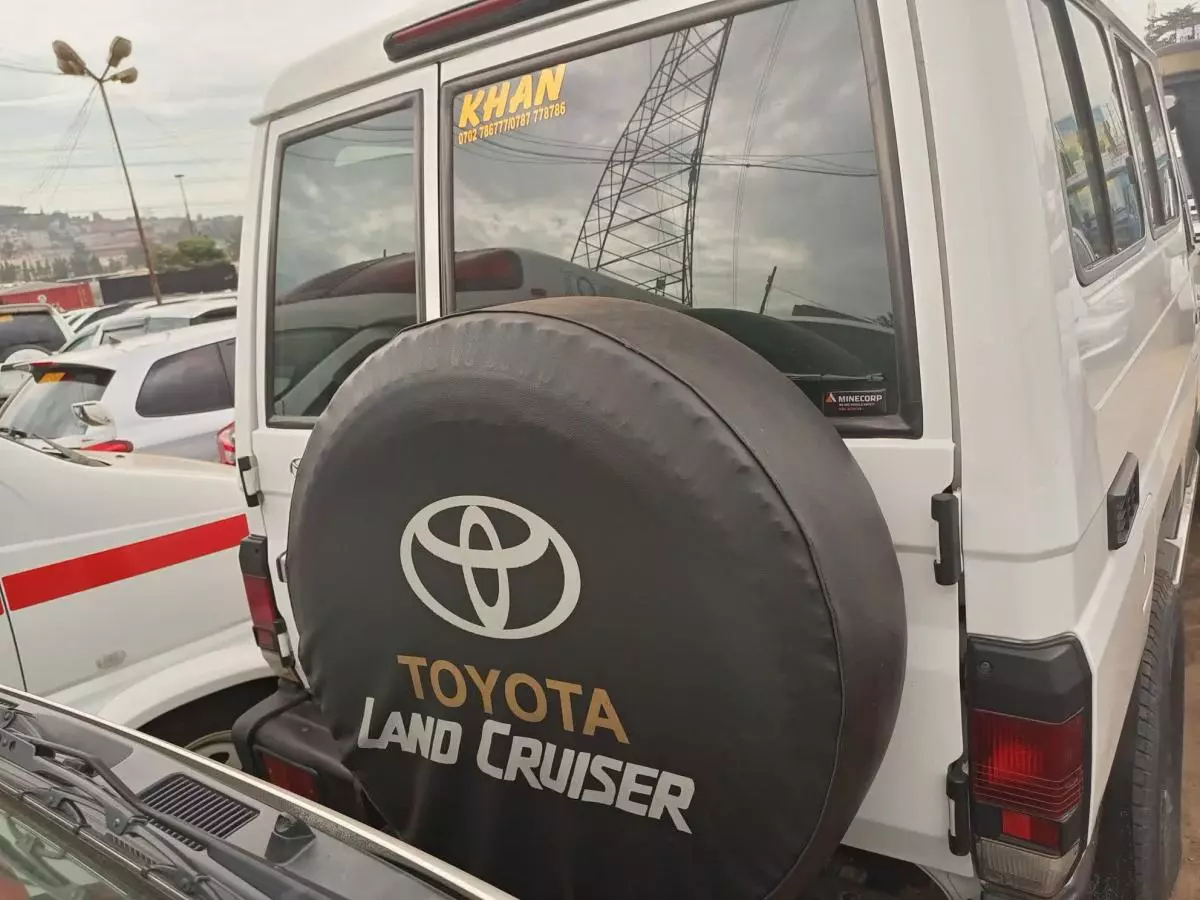 Toyota Land Cruiser   - 201