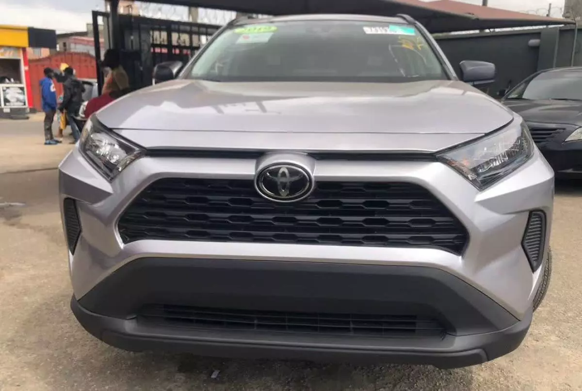 Toyota RAV 4   - 2019