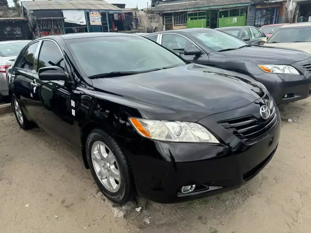 Toyota Camry   - 2009