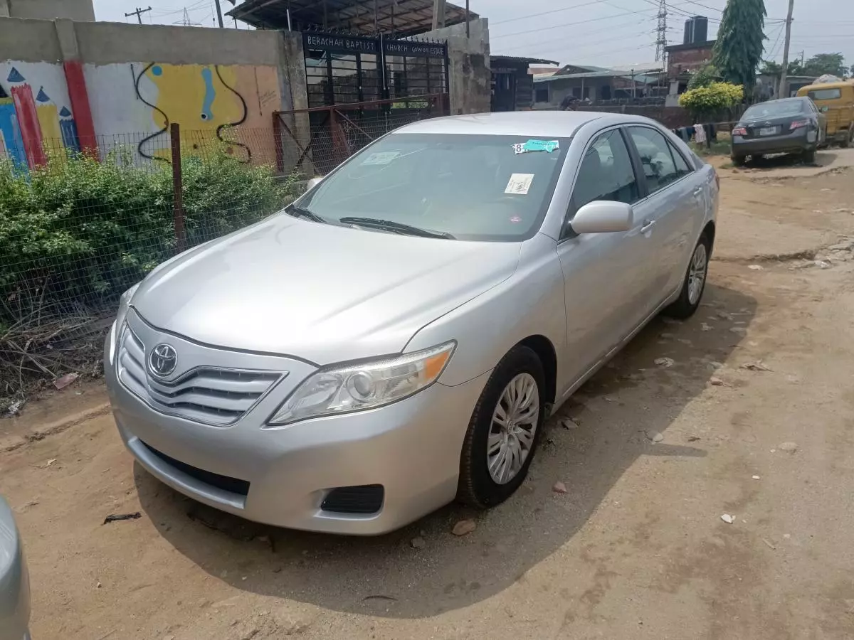 Toyota Camry   - 2011