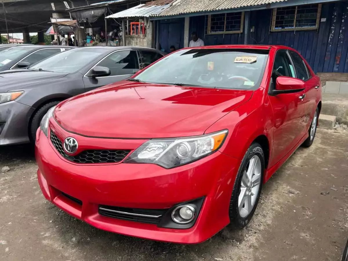 Toyota Camry   - 2012