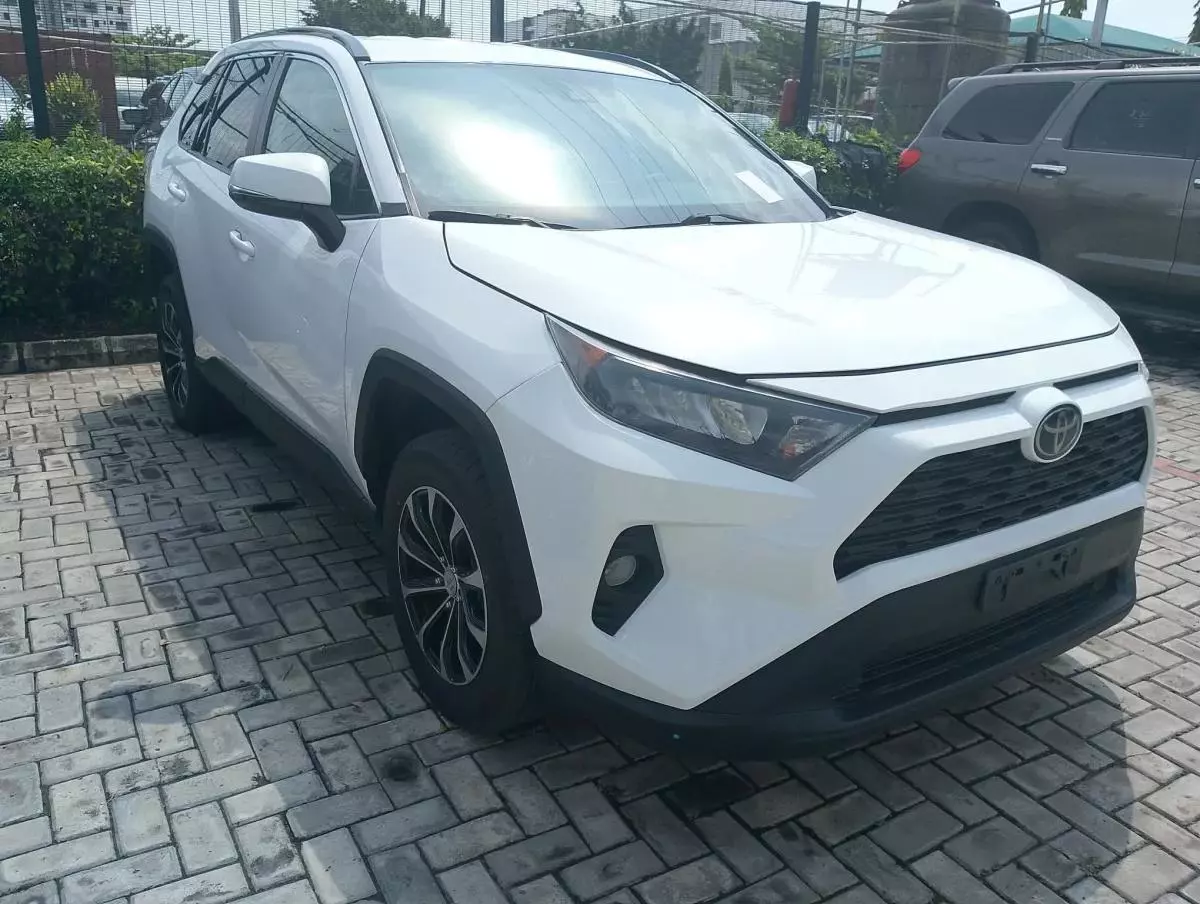 Toyota RAV4   - 2019