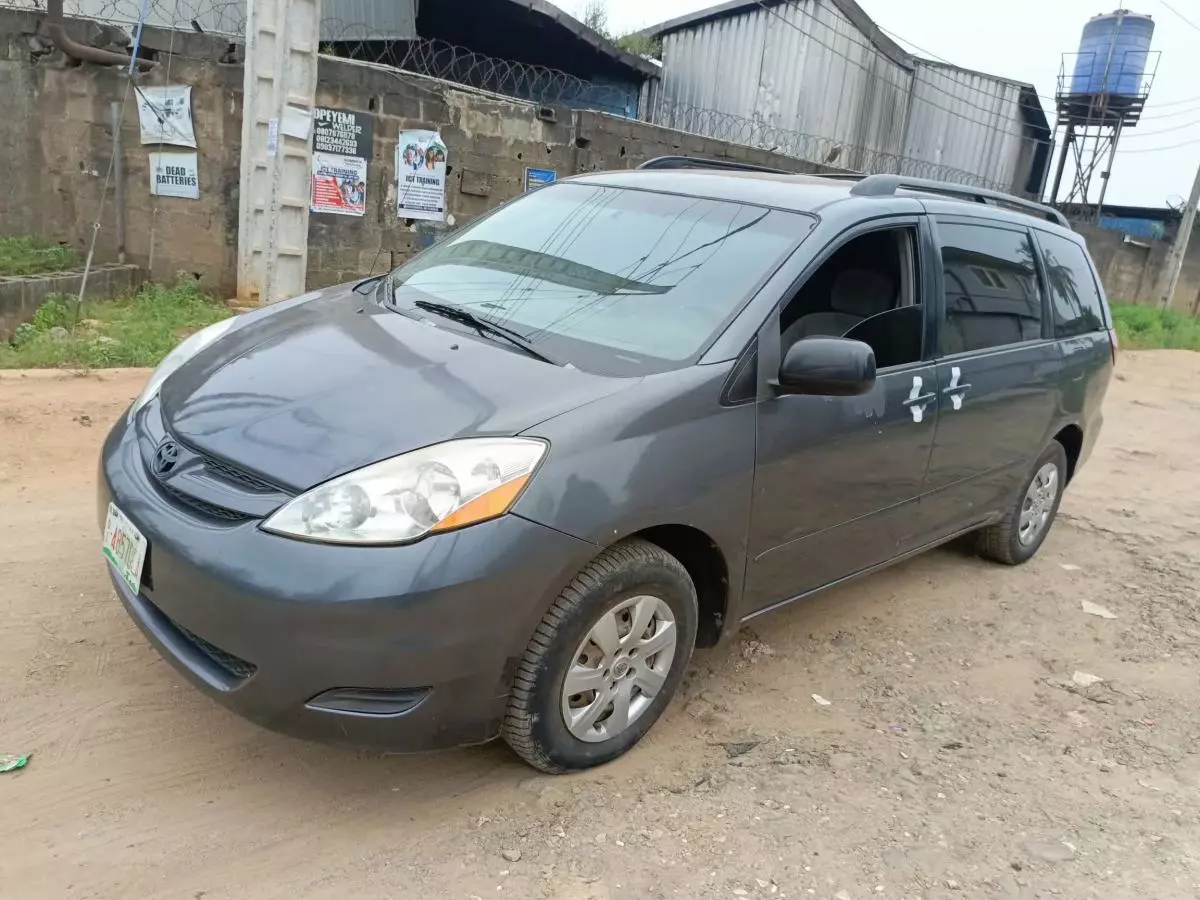 Toyota Sienna   - 2008