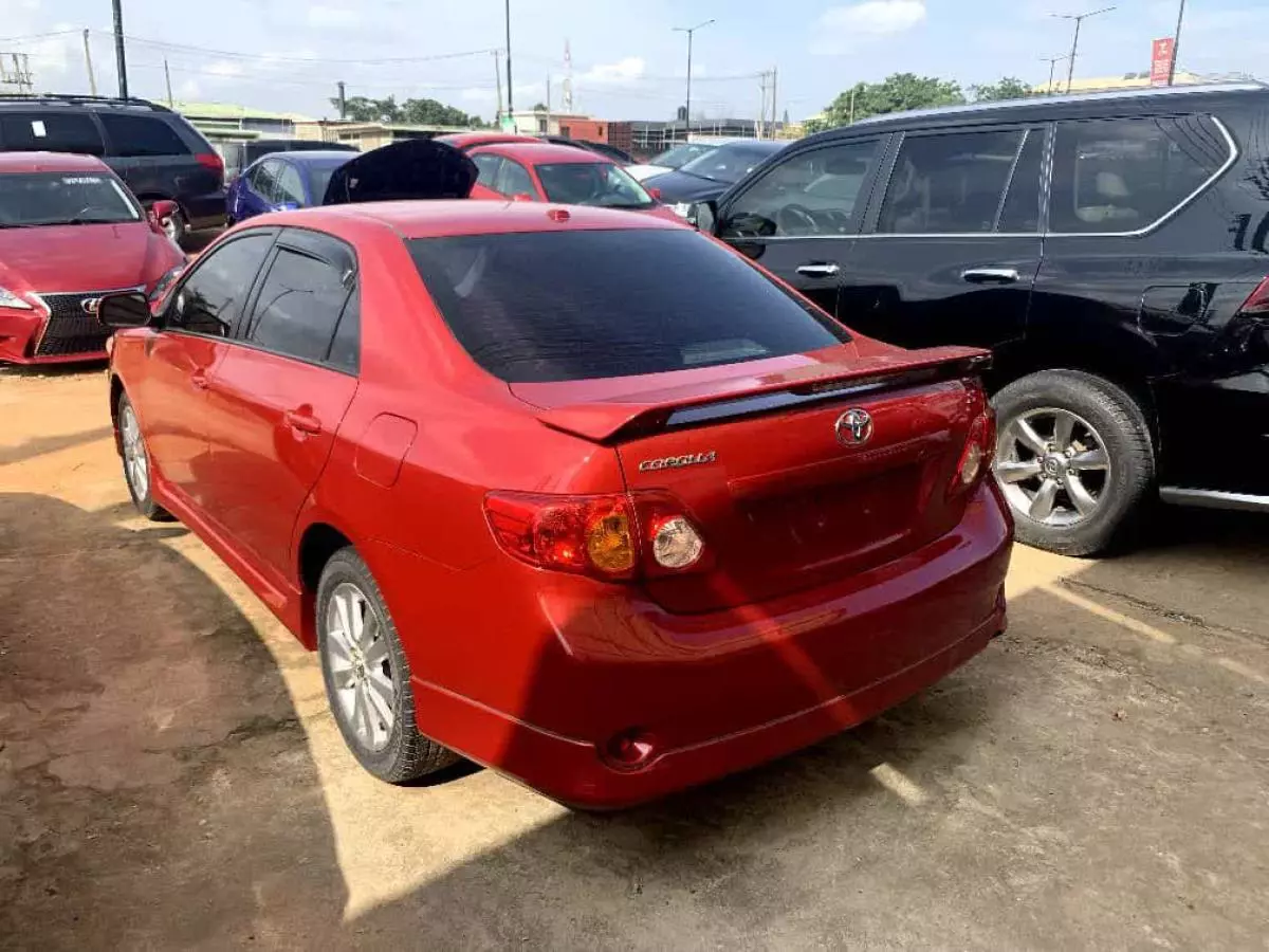 Toyota Corolla   - 2010