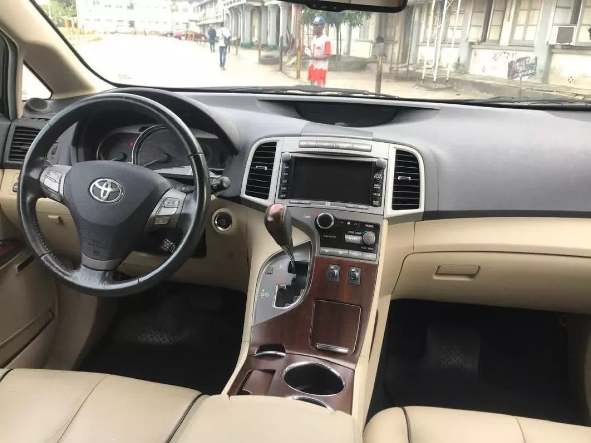 Toyota Venza   - 2011