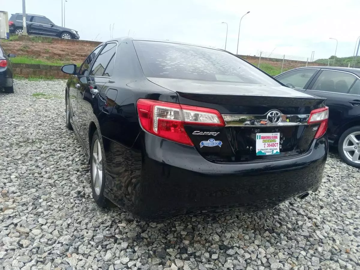 Toyota Camry   - 2013