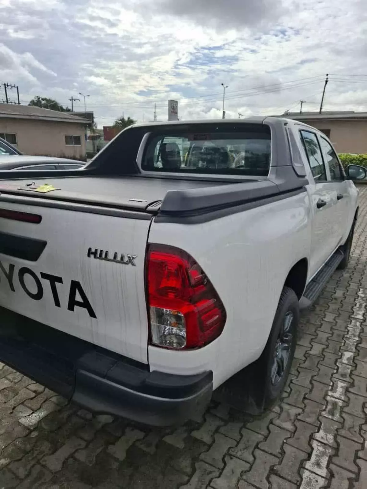 Toyota Hilux   - 2024