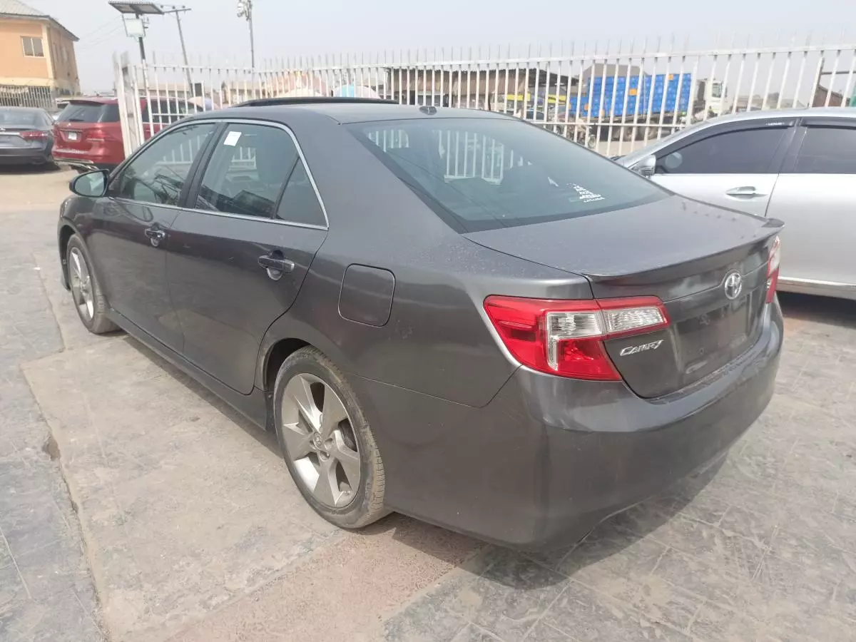 Toyota Camry   - 2014