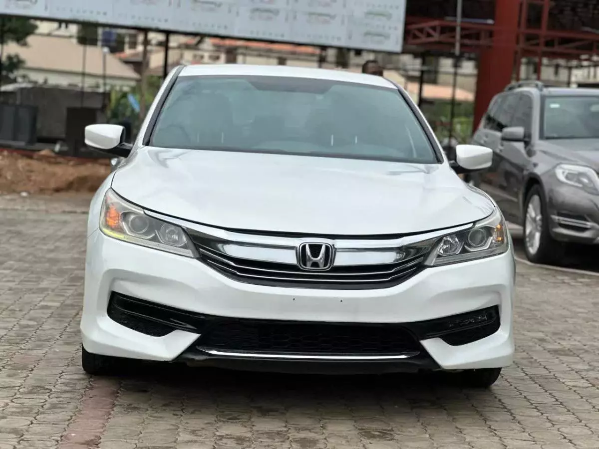 Honda Accord   - 2017