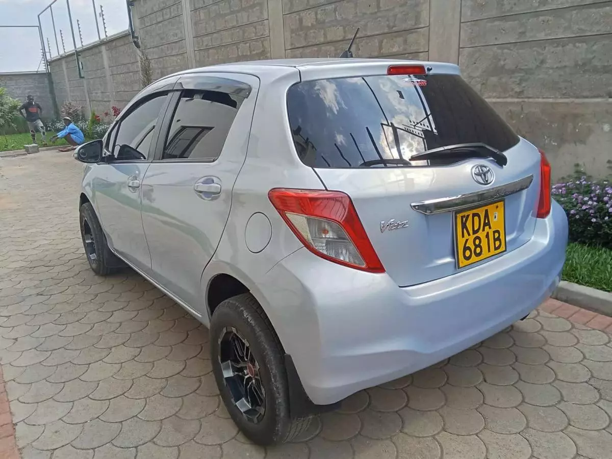 Toyota Vitz   - 2013