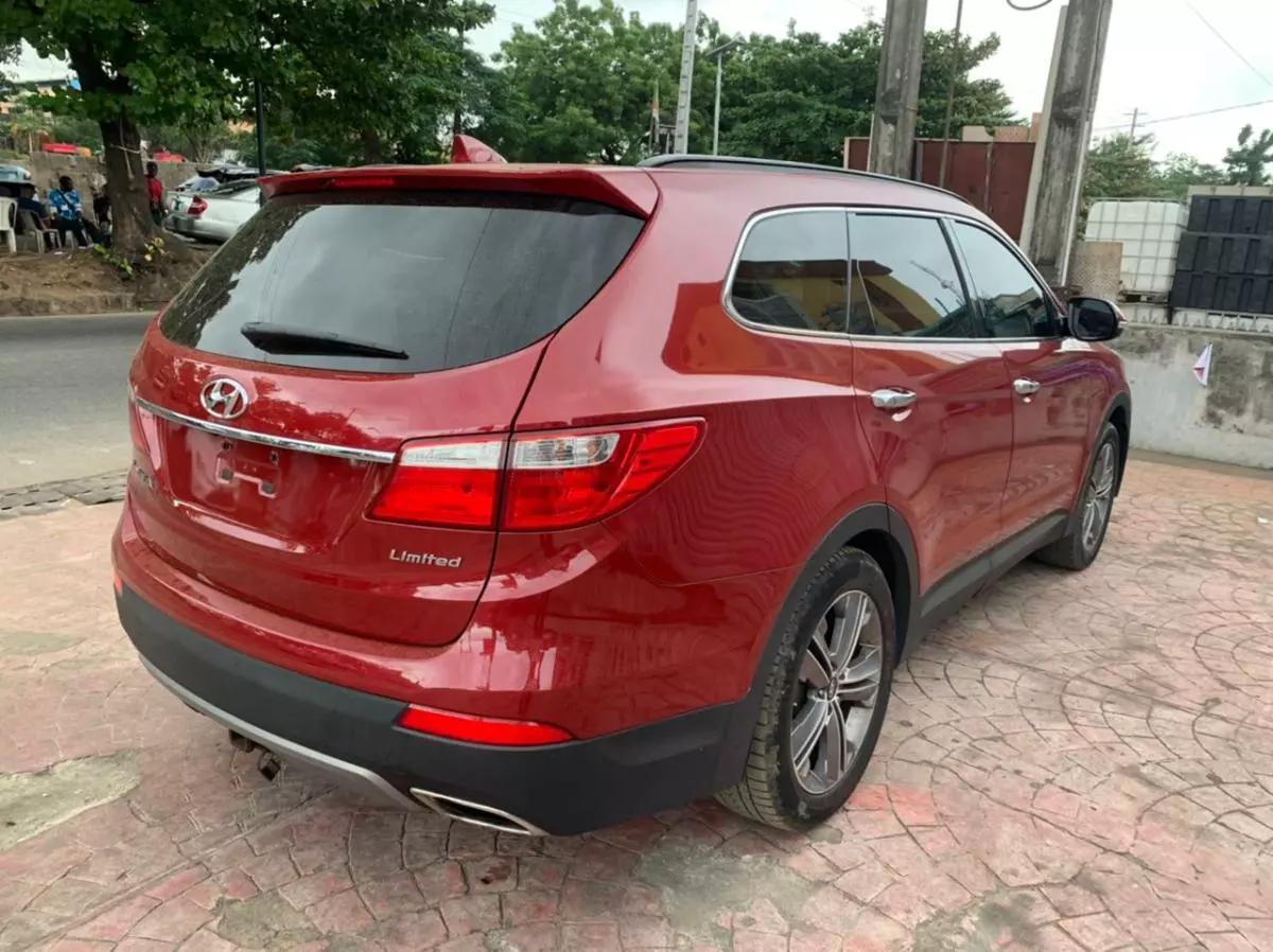 Hyundai Santa Fe   - 2013