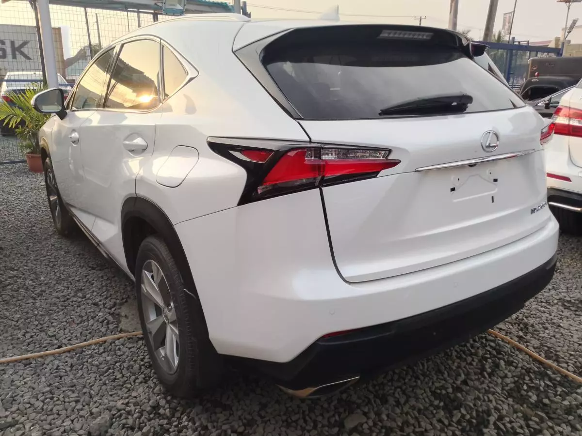 Lexus NX 200T   - 2017