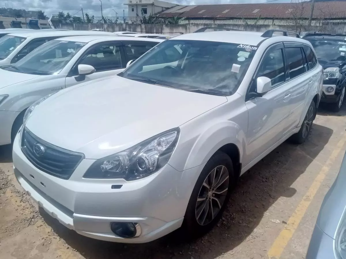 Subaru Outback   - 2011