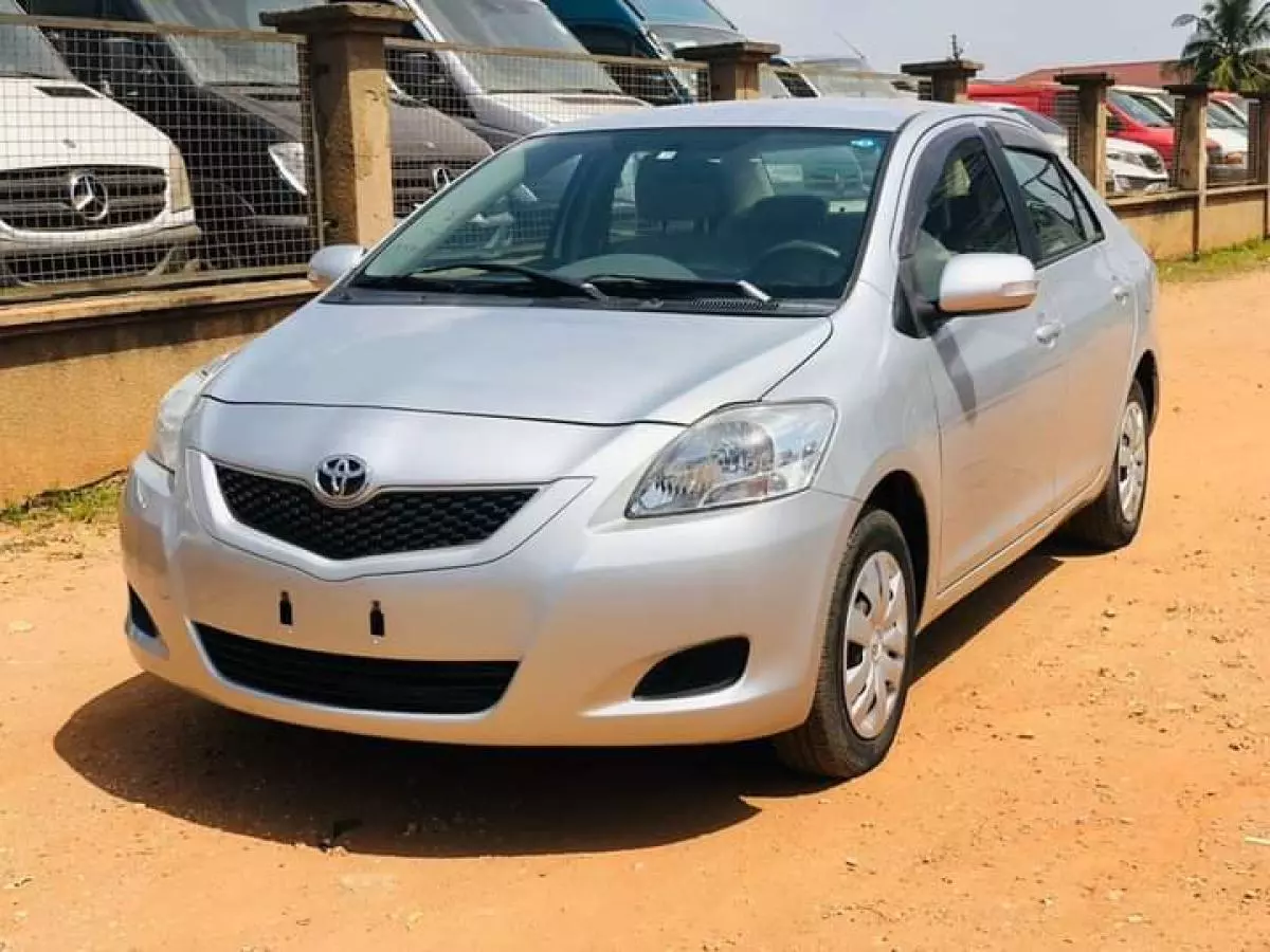 Toyota Belta   - 2010