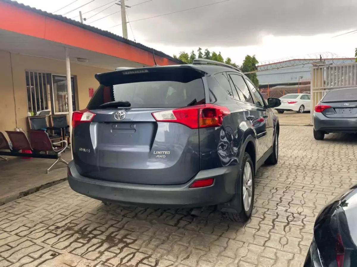 Toyota RAV 4   - 2013