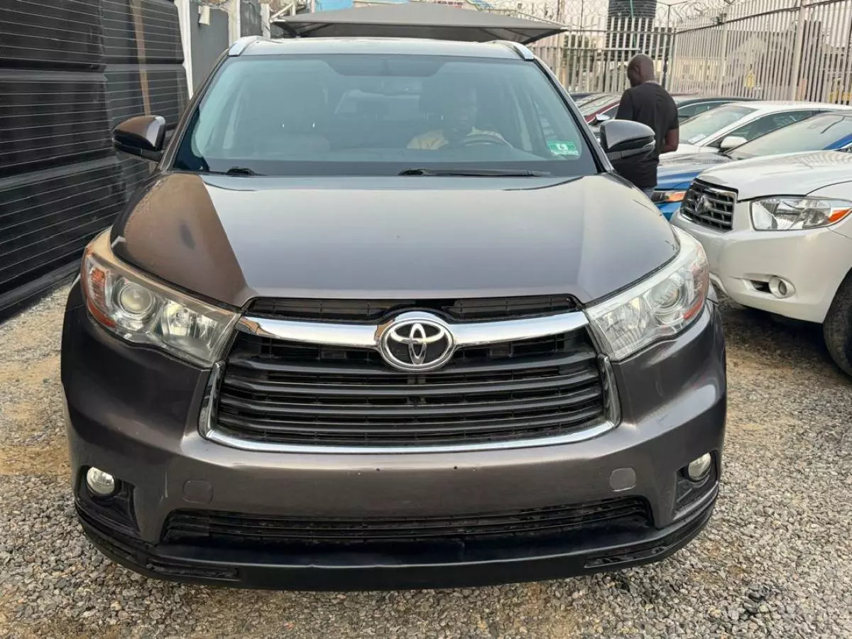 Toyota Highlander   - 2016