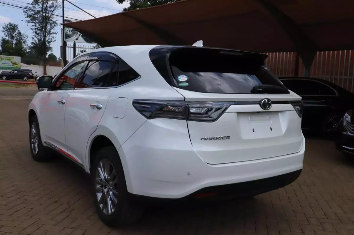 Toyota Harrier   - 2016