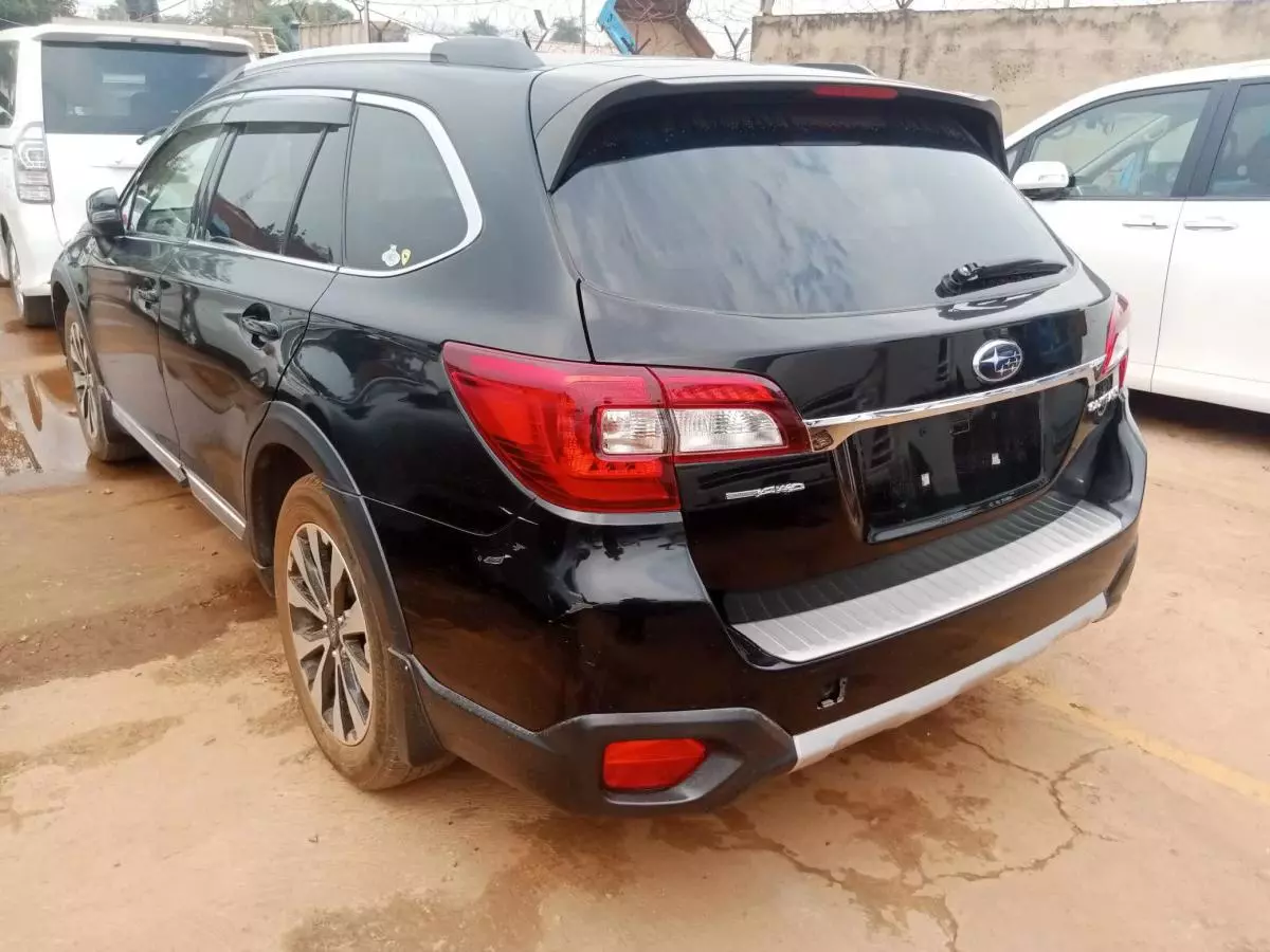 Subaru Outback   - 2015