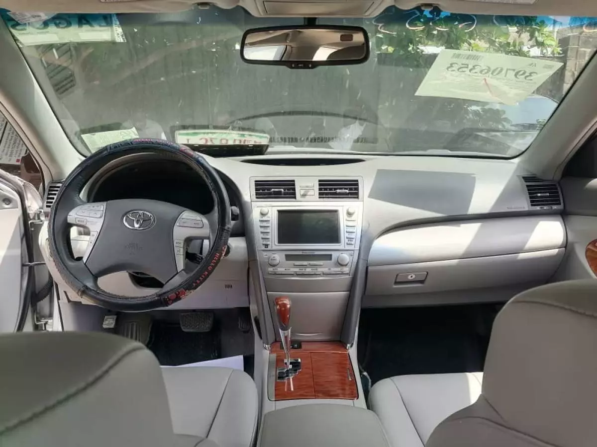 Toyota Camry   - 2011