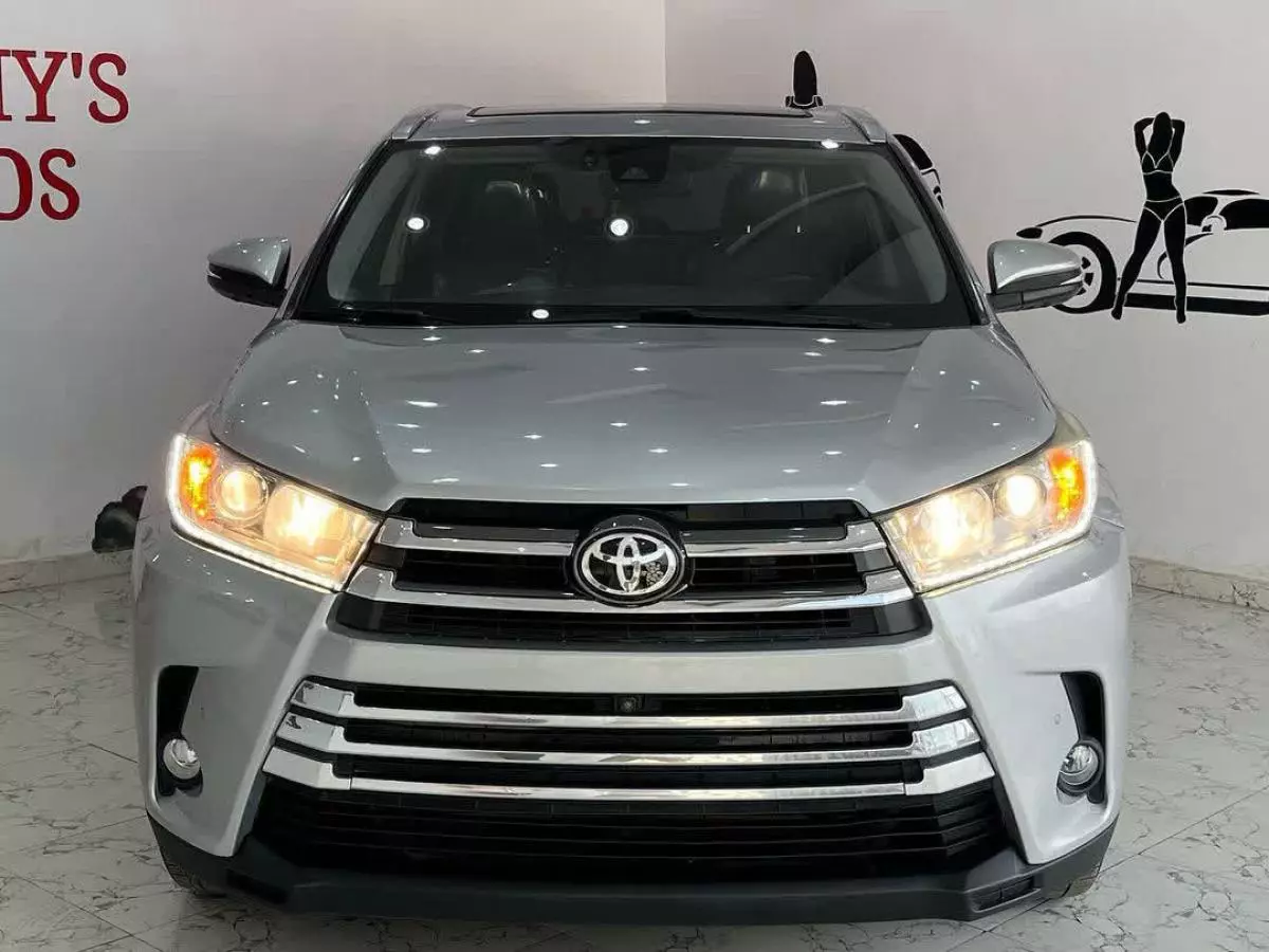 Toyota Highlander   - 2017