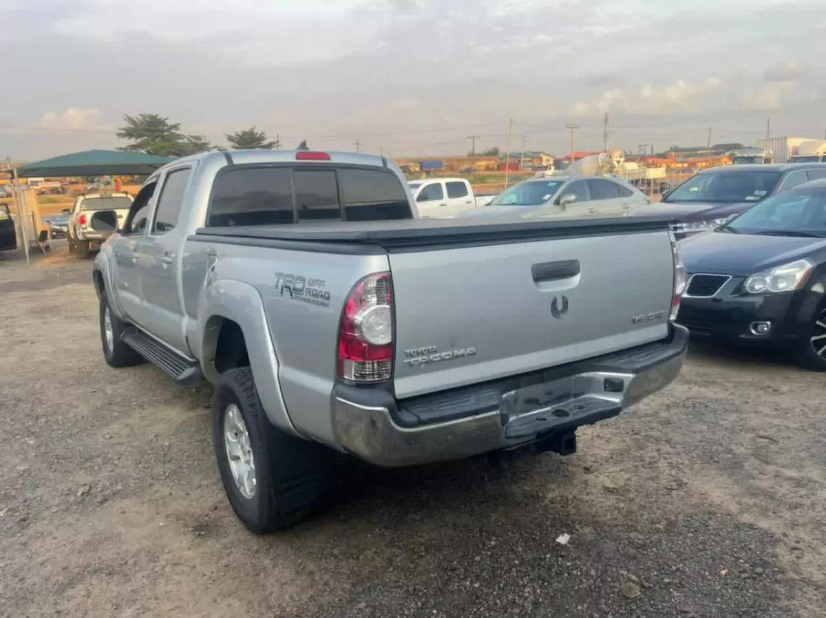 Toyota Tacoma - 2012