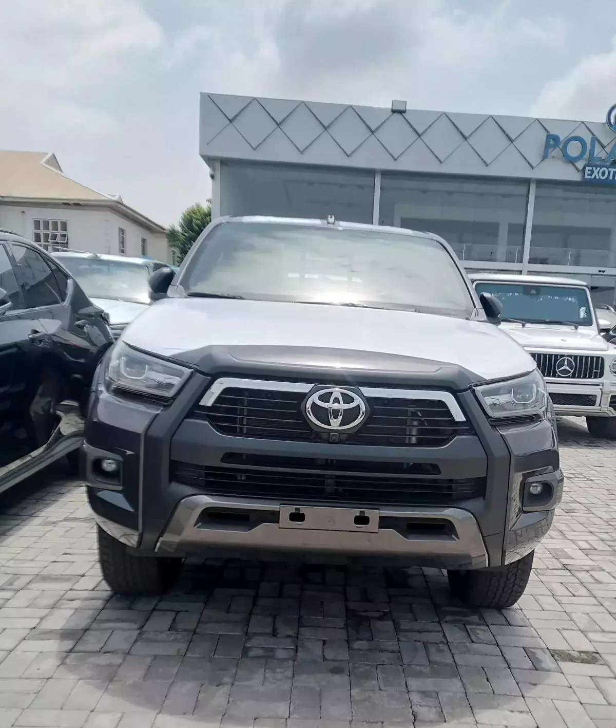 Toyota Hilux   - 2023