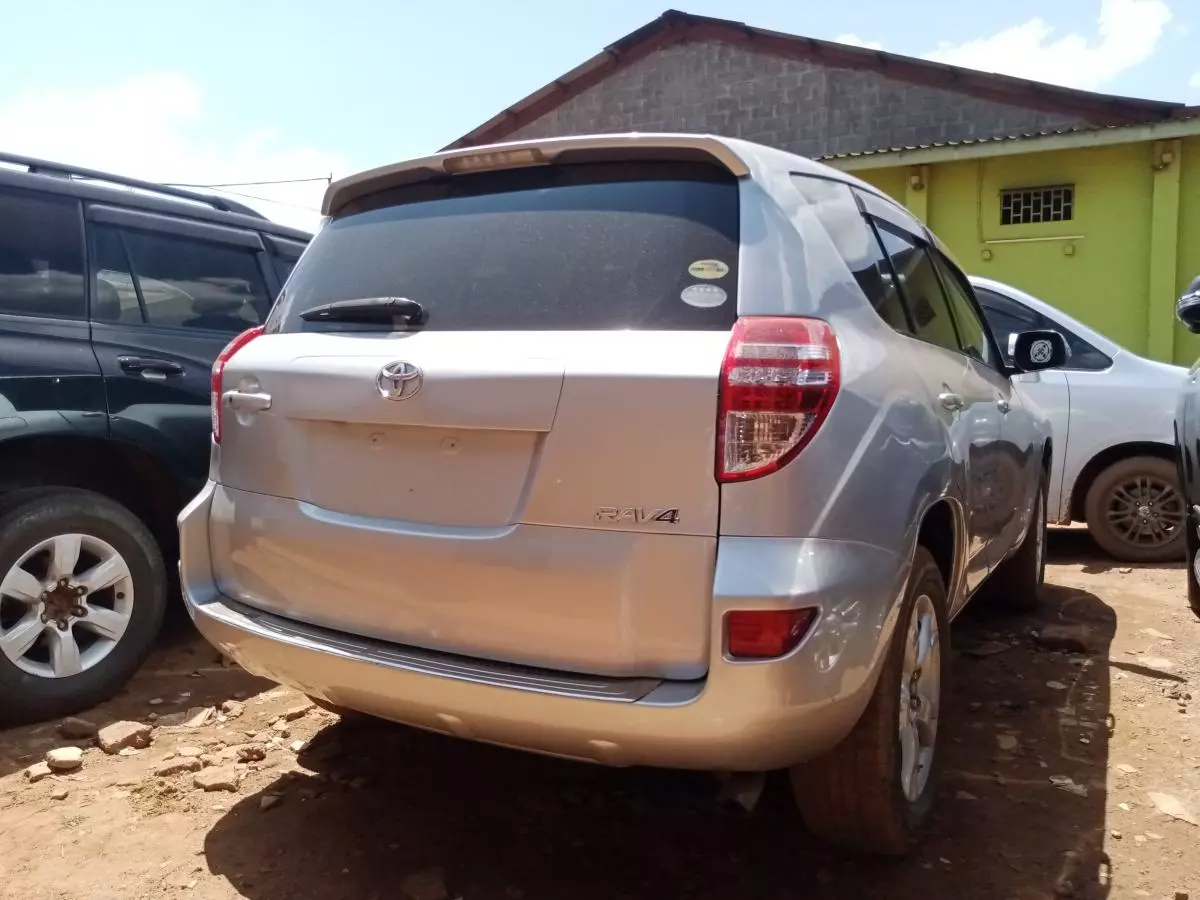 Toyota RAV 4   - 2010