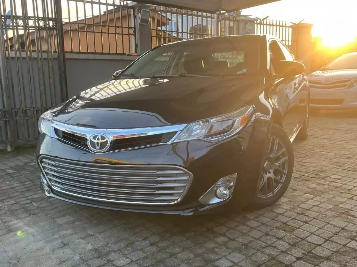 Toyota Avalon   - 2015