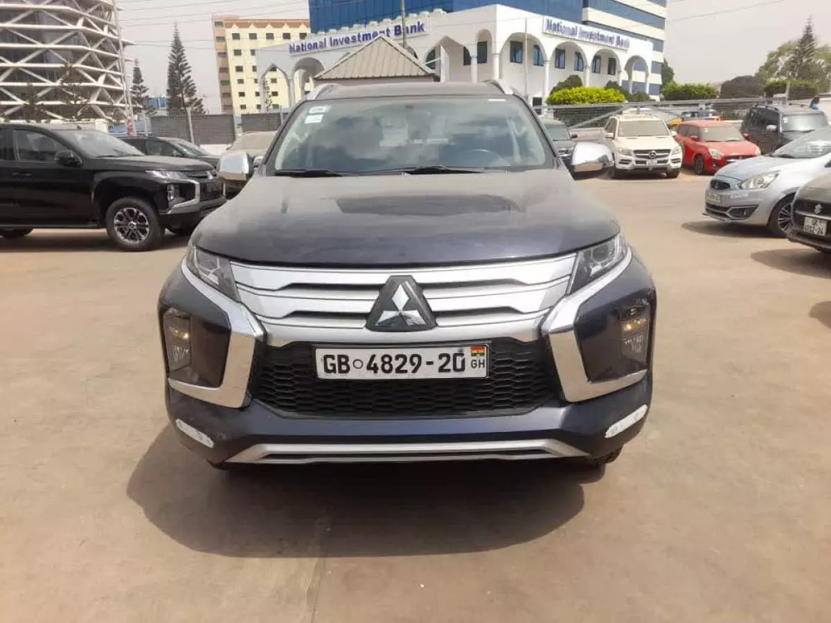 Mitsubishi Pajero Sport   - 2020