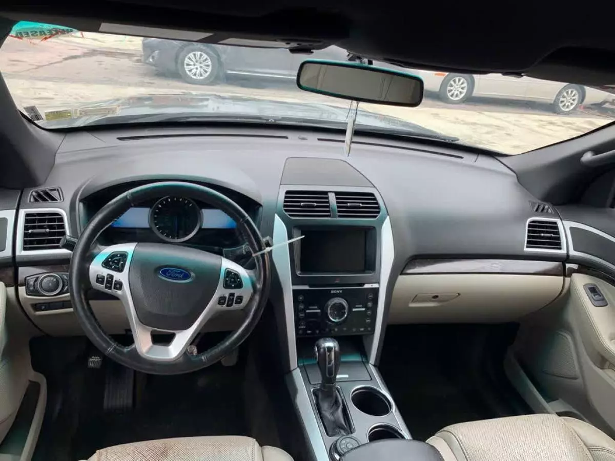 Ford Explorer - 2012