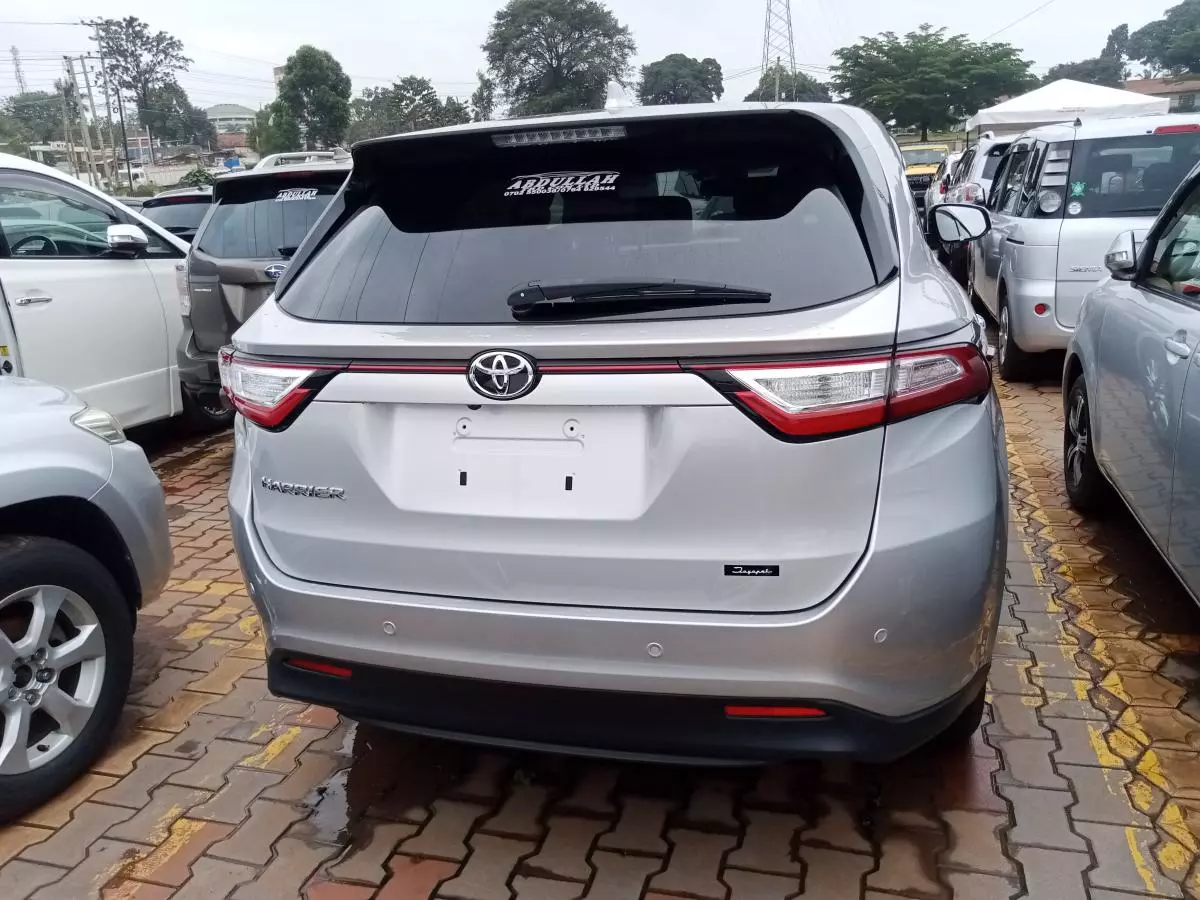 Toyota Harrier   - 2016