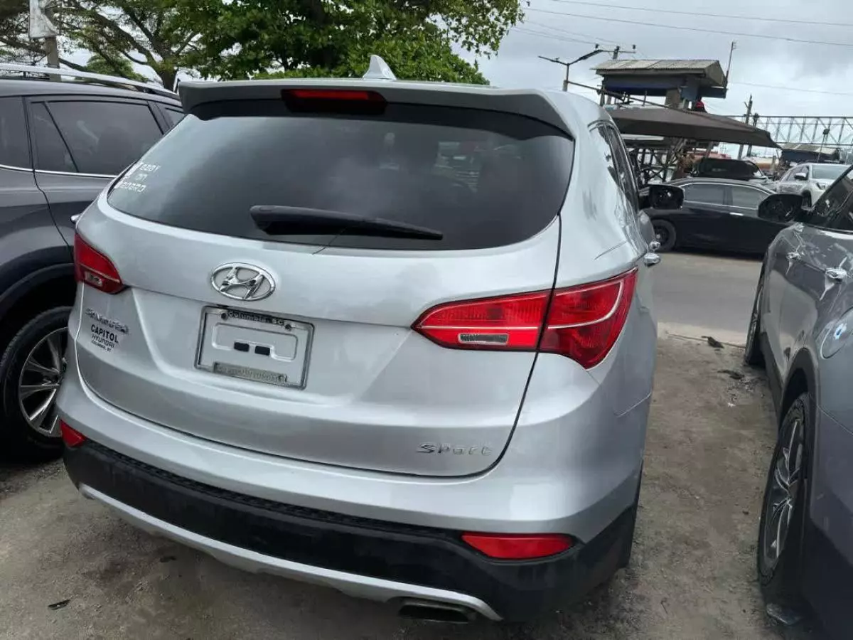 Hyundai Santa Fe   - 2013