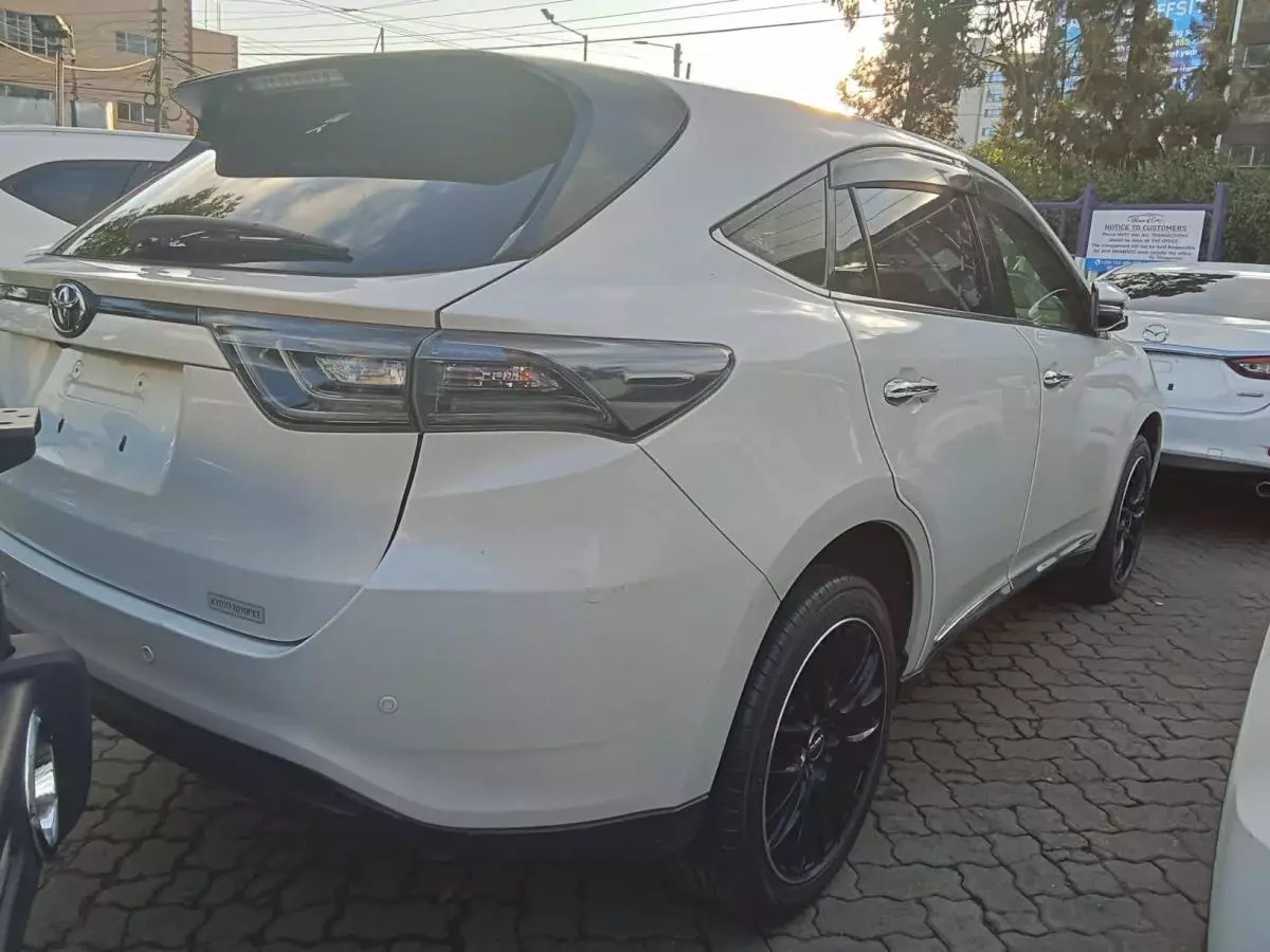 Toyota Harrier   - 2016