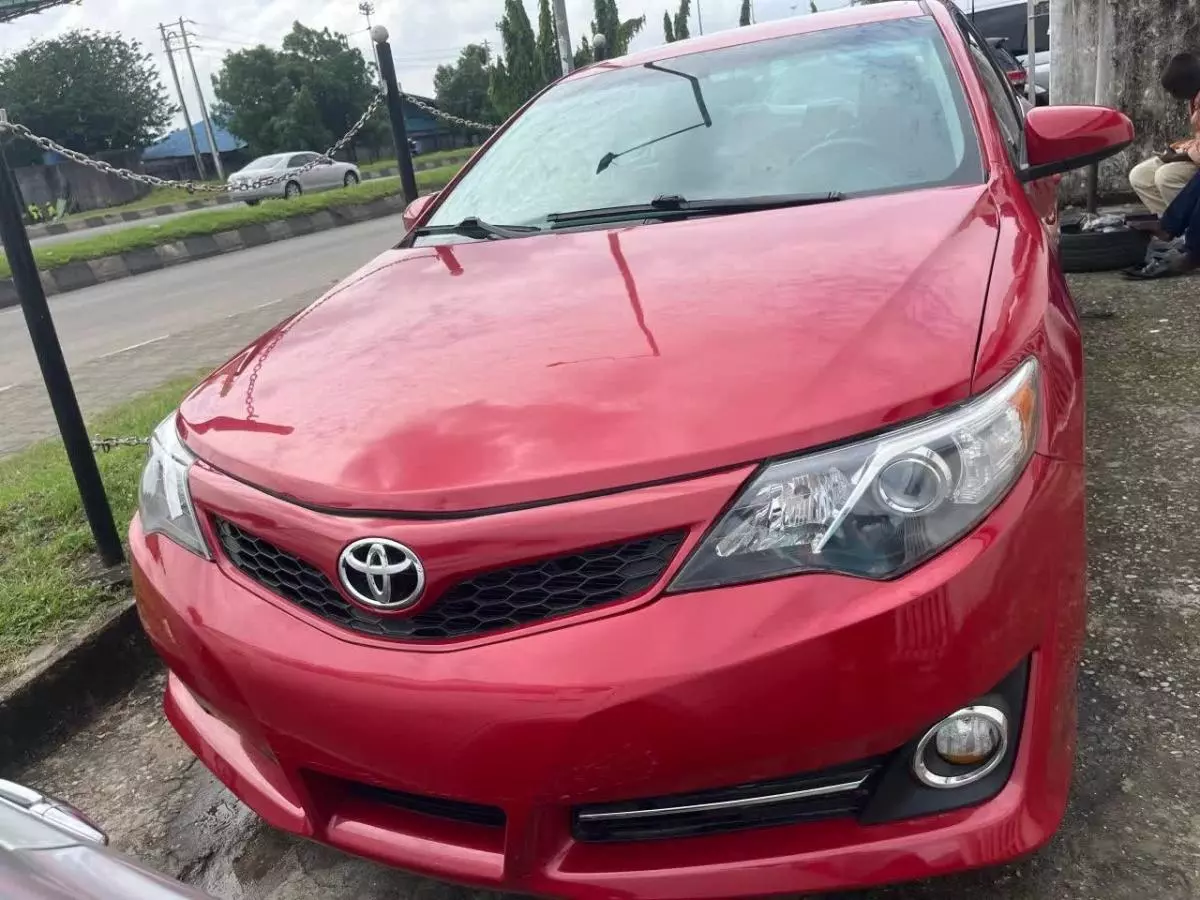 Toyota Camry   - 2013