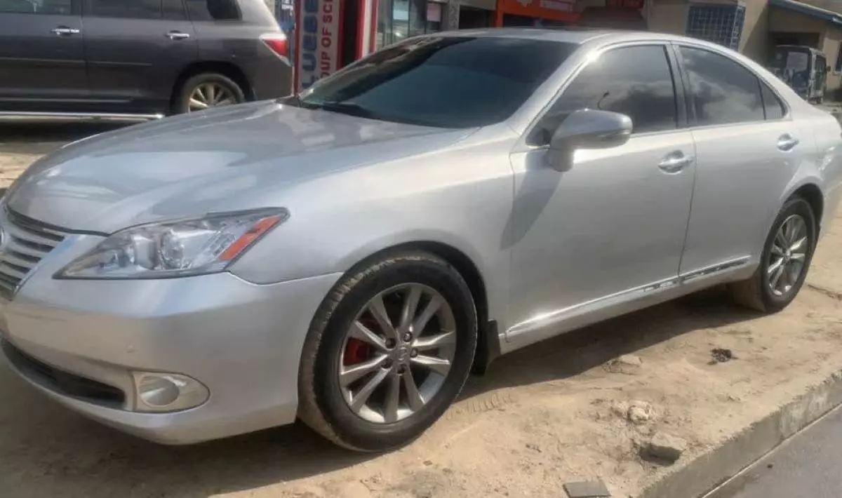 Lexus ES 350   - 2012