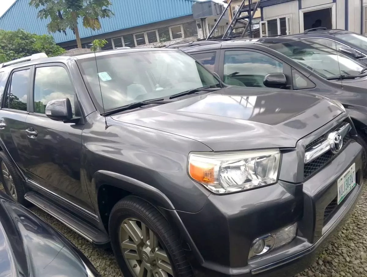 Toyota 4-Runner   - 2010